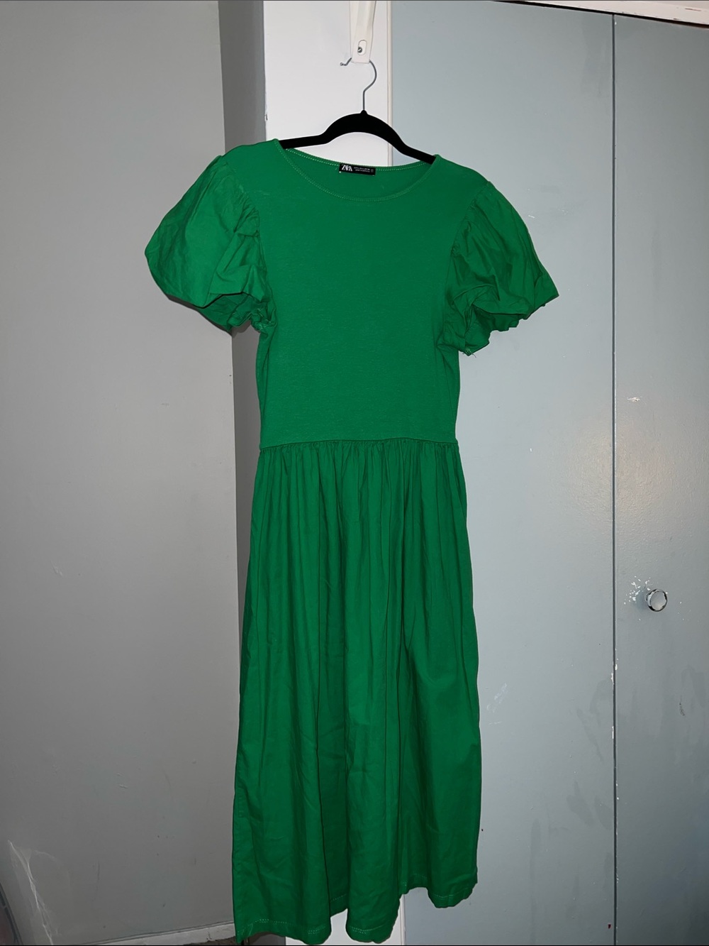 Zara Green Puff-Sleeve Midi Dress